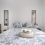 Daire Home2book Sunny Terrace & Pool, *